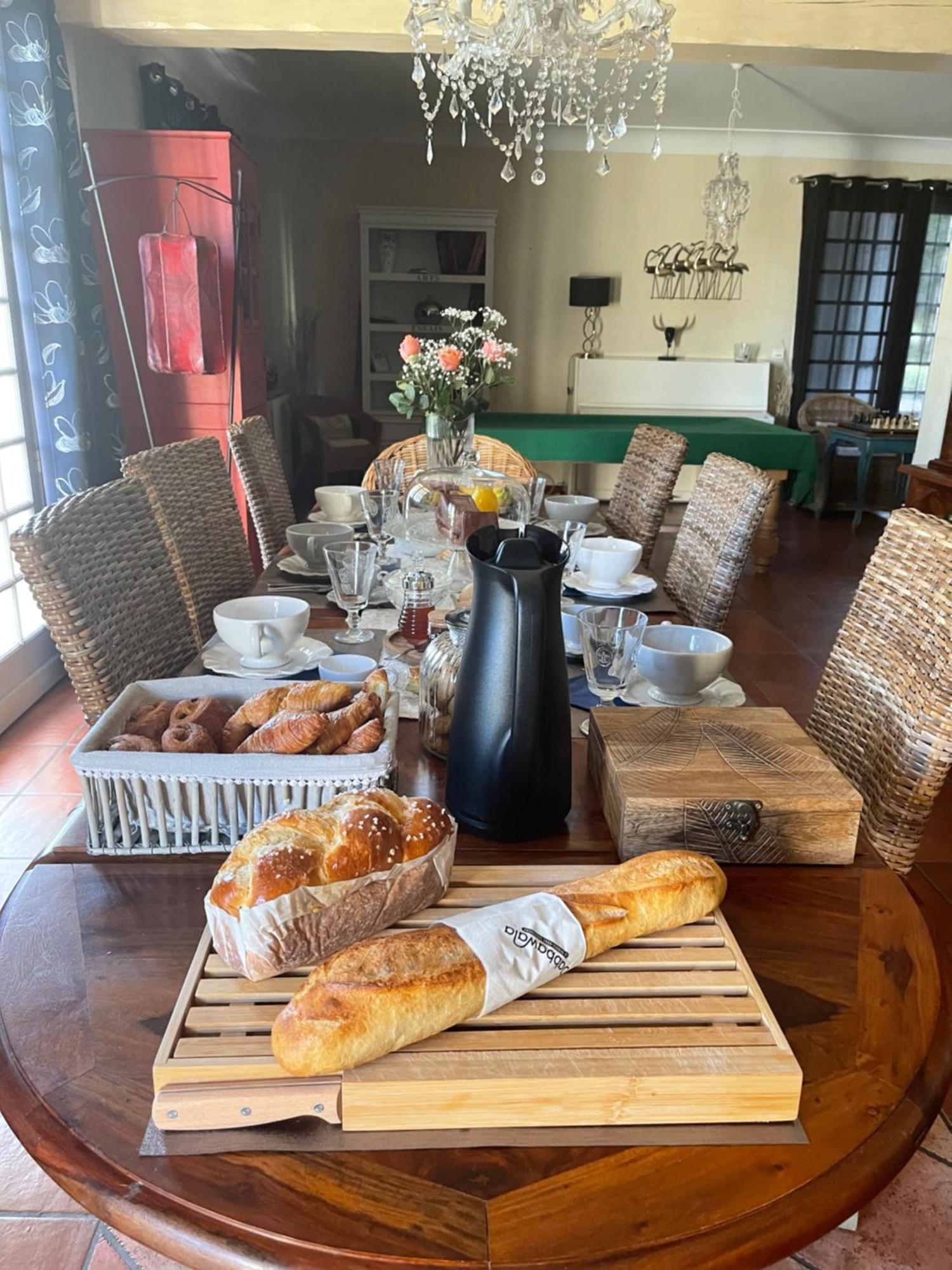 Bretagne-de-Marsan La Belle Chaumiere Bed & Breakfast エクステリア 写真