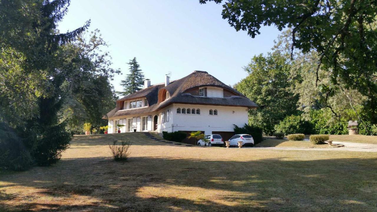 Bretagne-de-Marsan La Belle Chaumiere Bed & Breakfast エクステリア 写真