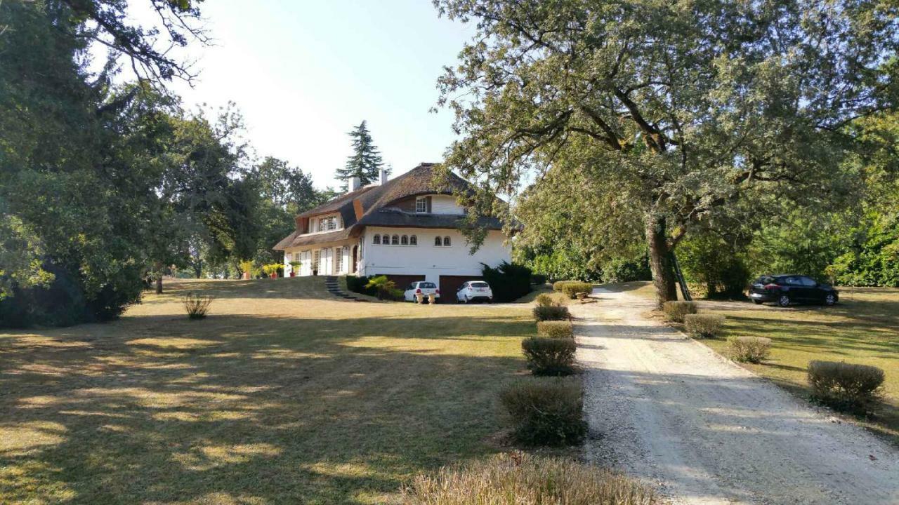Bretagne-de-Marsan La Belle Chaumiere Bed & Breakfast エクステリア 写真